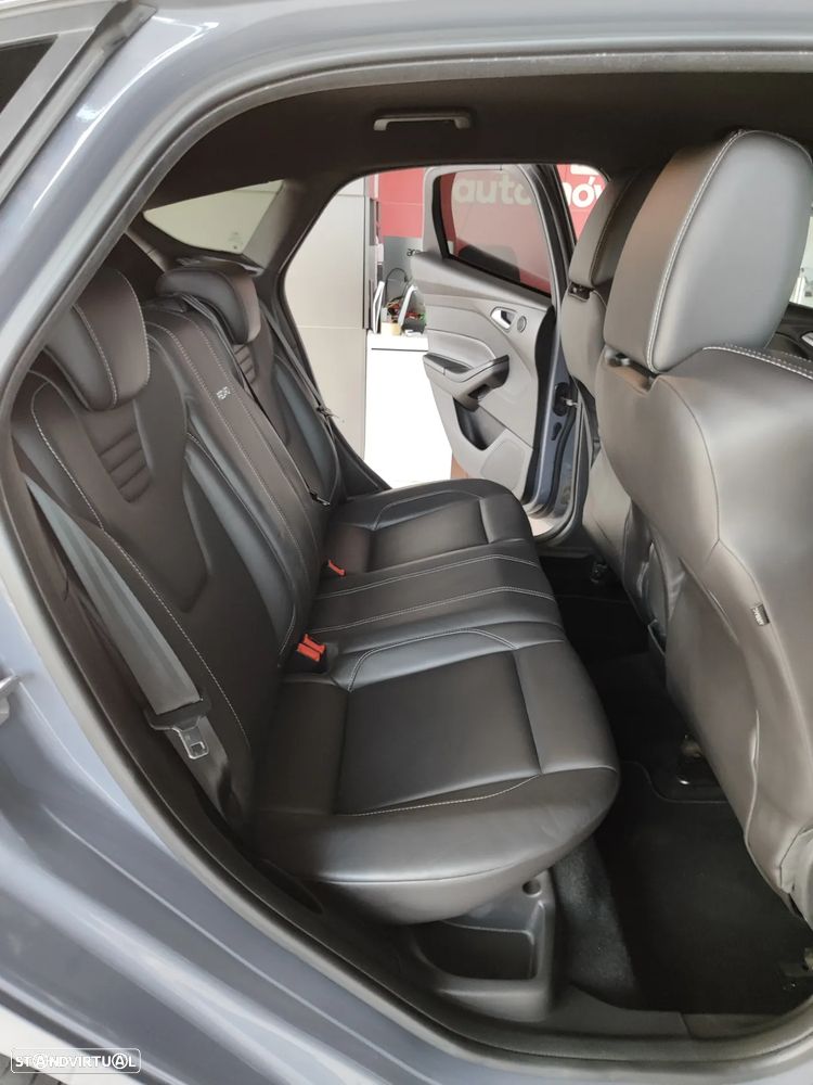 Ford Focus 2.0 EcoBoost ST c/ Pack Pele Desportiva - 19