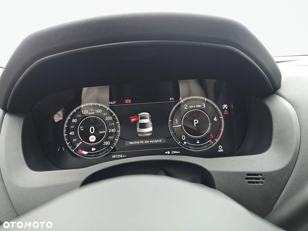 Jaguar XE - 21