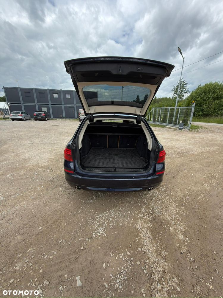 BMW Seria 5 520d xDrive - 14