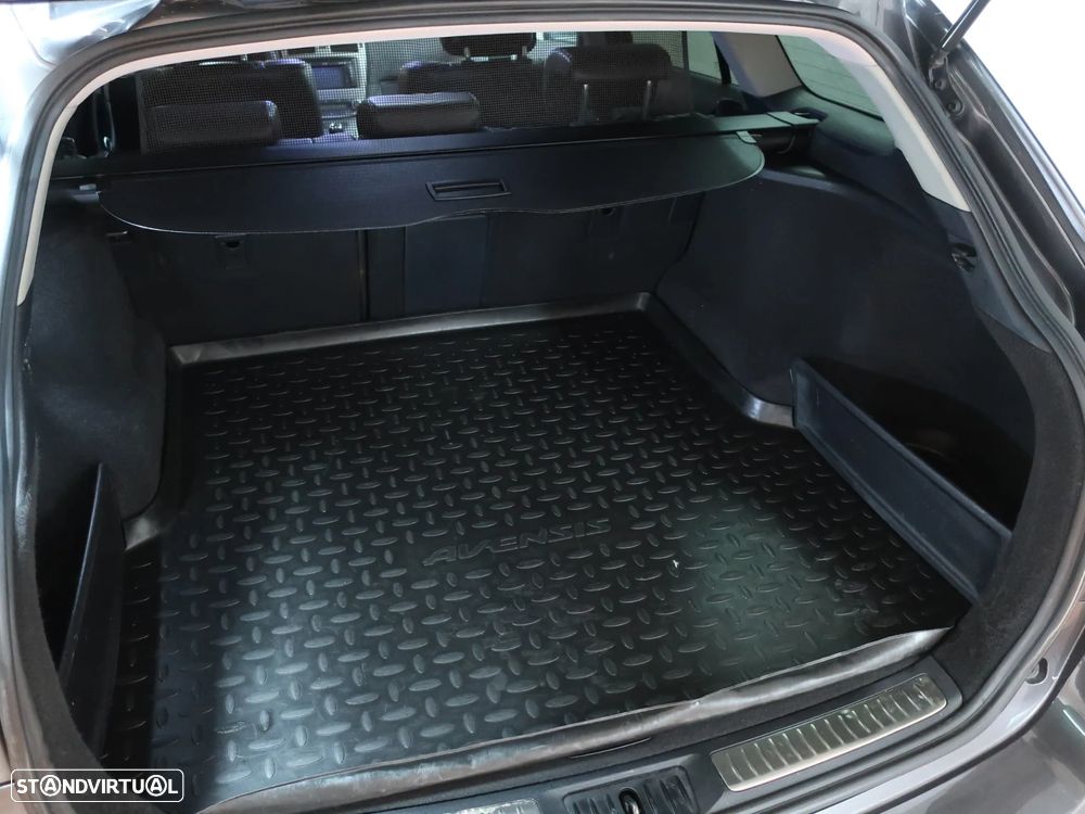 Toyota Avensis SW 2.0 D-4D Exclusive +Pele+GPS - 11