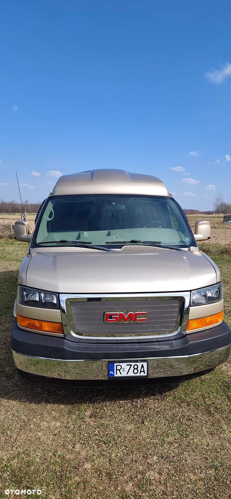 GMC Savana - 1