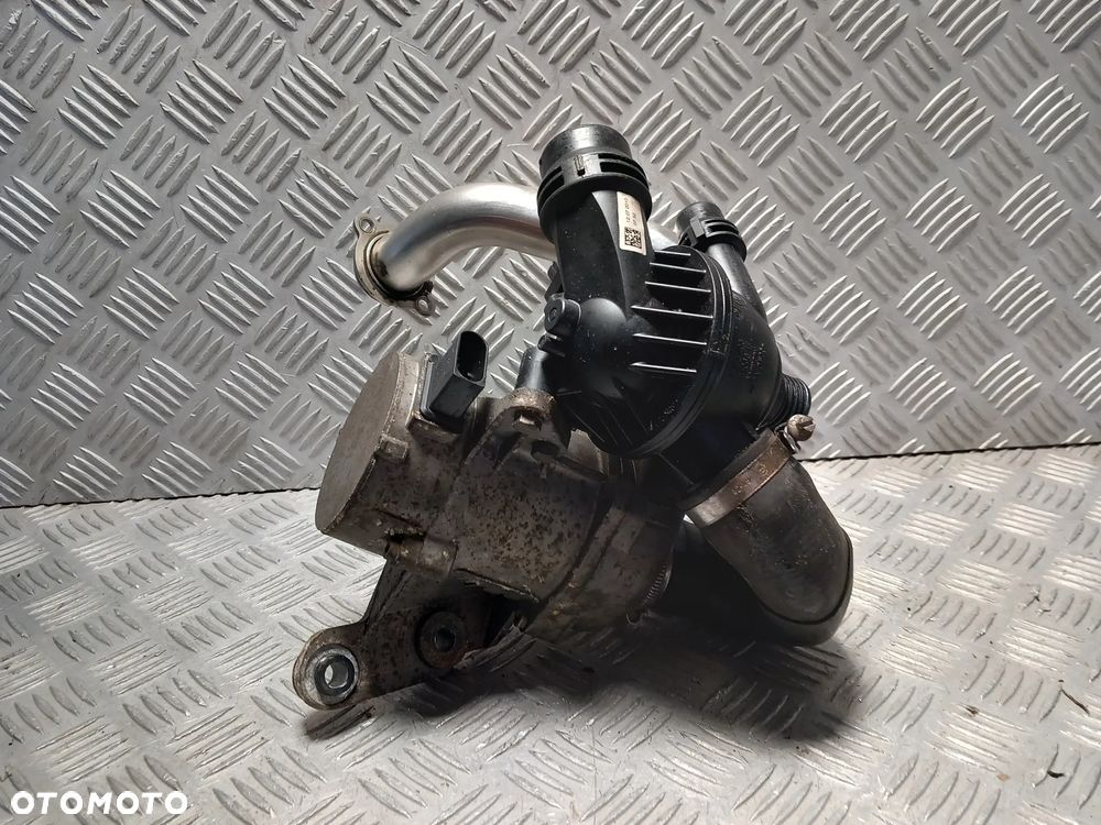 BMW E90 POMPA WODY 7586928 - 4