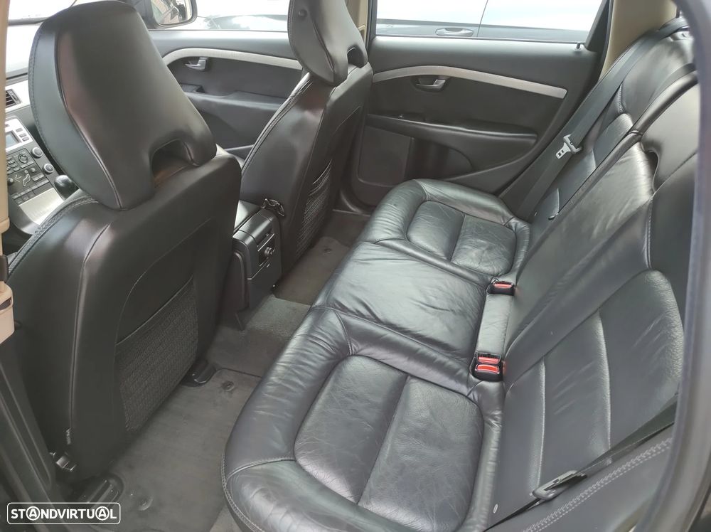 Volvo XC 70 D5 Nivel 2 - 16