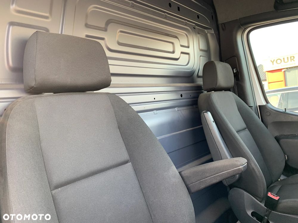 Mercedes-Benz Sprinter - 14