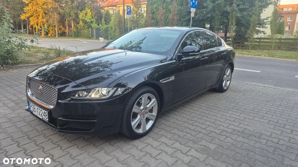 Jaguar XE - 1
