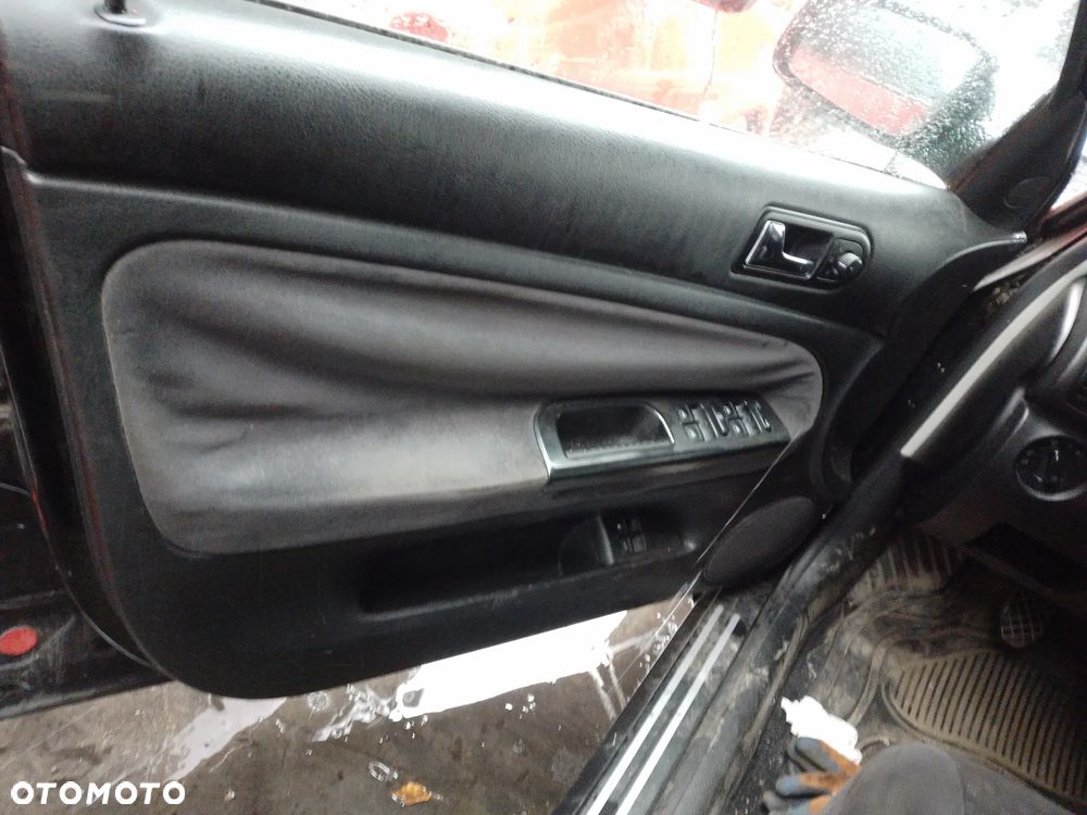 VOLKSWAGEN PASSAT B5 1.8T AWT LIFT 00 - 05   ZMIENIARKA CD - 18