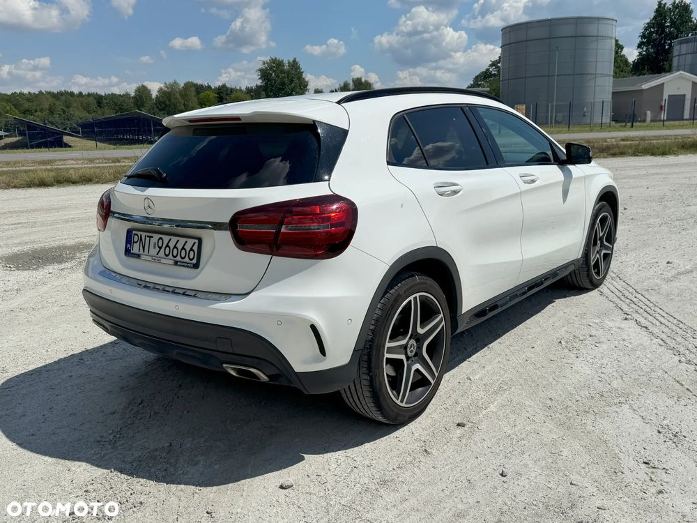 Mercedes-Benz GLA 200 7G-DCT AMG Line - 2