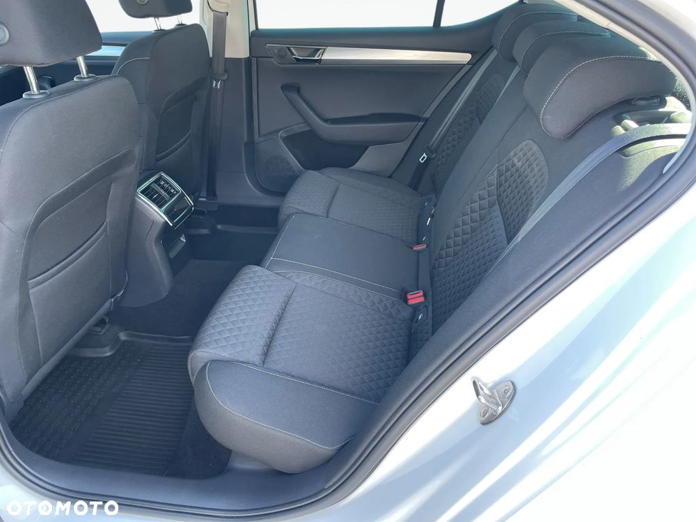 Skoda Superb 2.0 TDI SCR Ambition - 14