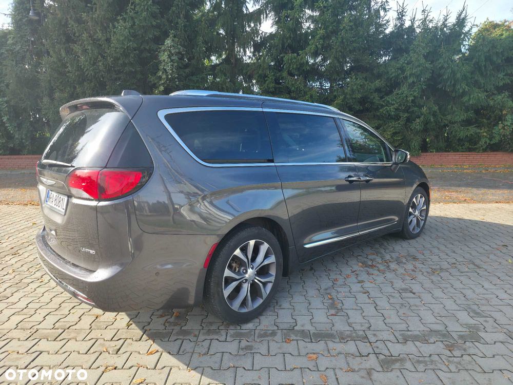 Chrysler Pacifica - 10