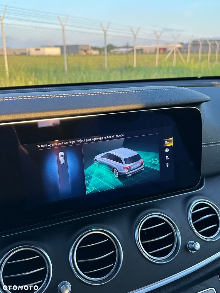 Mercedes-Benz Klasa E 300 9G-TRONIC AMG Line - 15