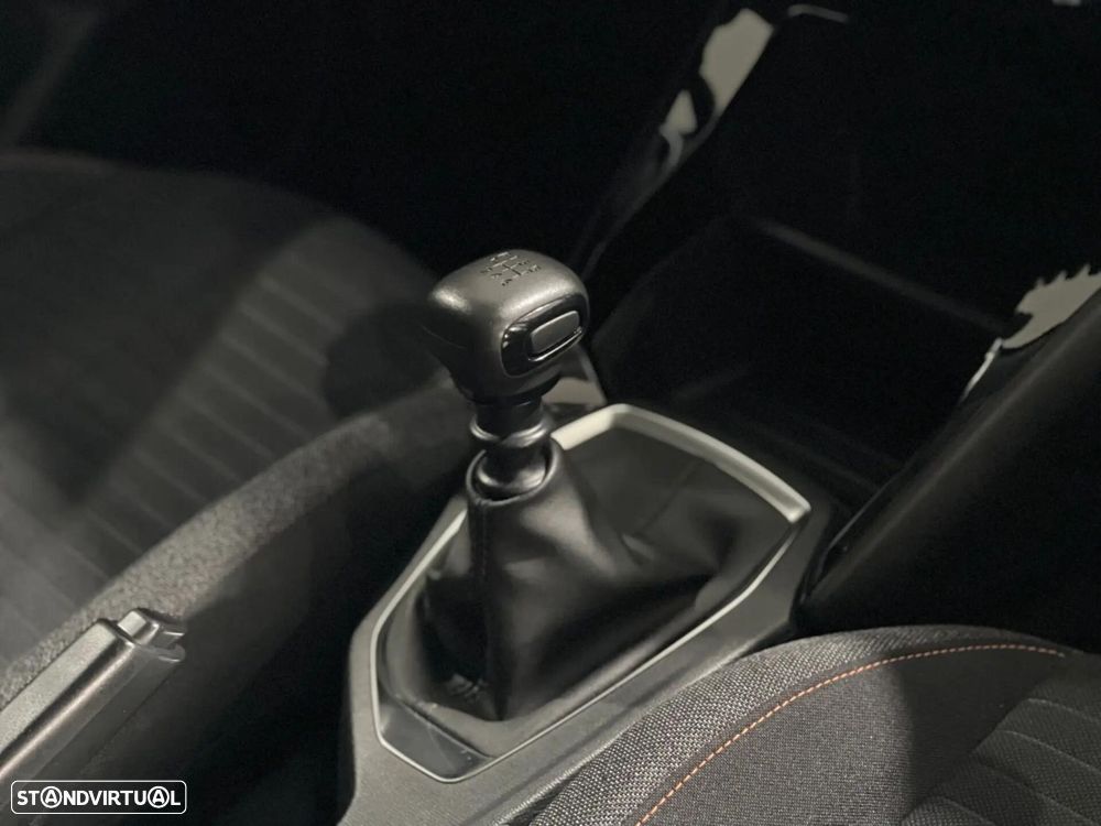 Peugeot 2008 - 8