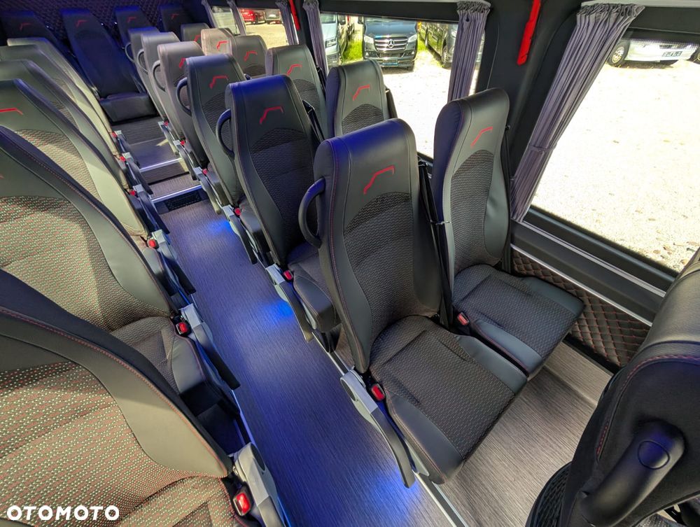 Mercedes-Benz Sprinter 517 - 19