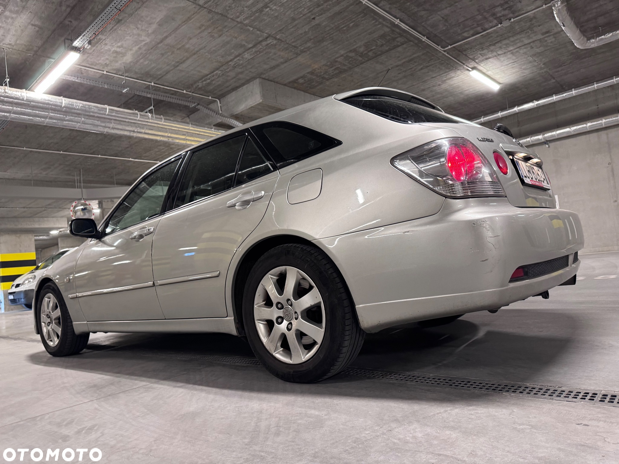 Lexus IS 200 SportCross - 10