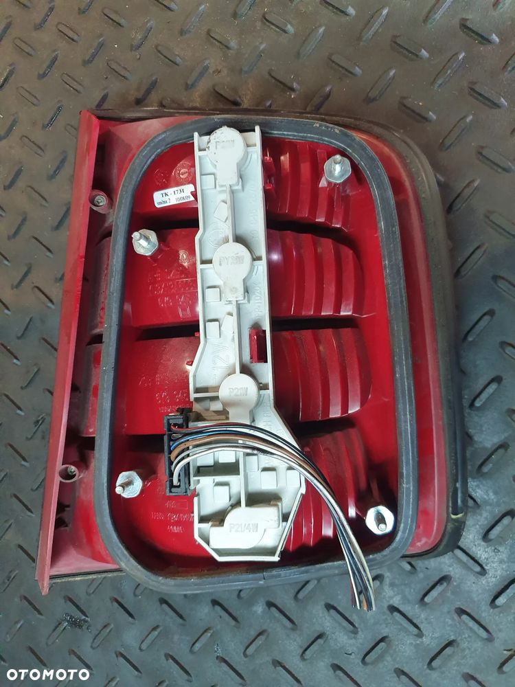 SKODA FABIA I 6Y 04-07 LAMPA TYŁ LEWA WKŁAD 4D SEDAN KOMBI LIFT  + WTYCZKA INSTALACJA - 4