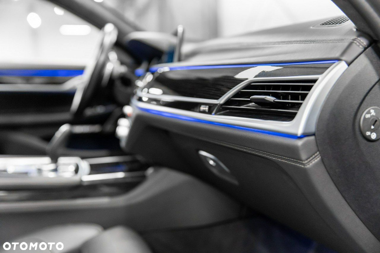 BMW Seria 7 - 34