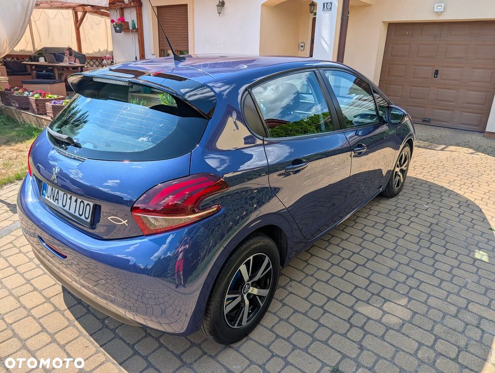 Peugeot 208 - 33