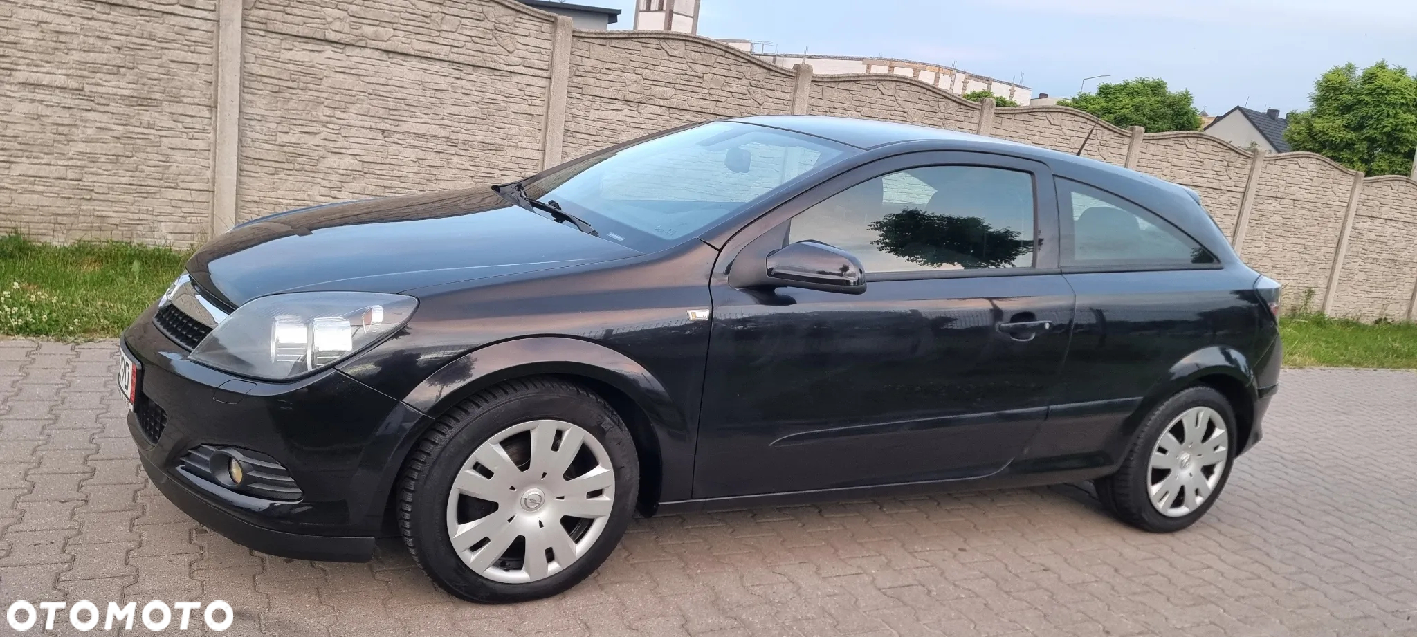 Opel Astra GTC 1.6 - 9