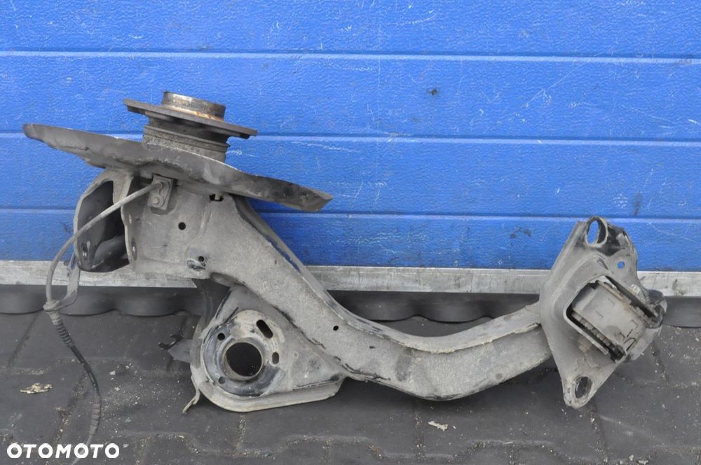 BMW X1 F48 2.0 D WAHACZ LEWY TYŁ TYLNY + PIASTA - 3