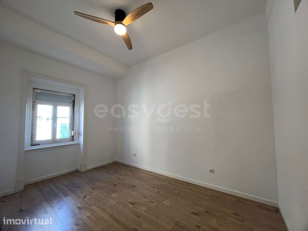 Apartamento T1+1, remodelação total, Luz Natural, junto a Rua Sampa... - Grande imagem: 5/22