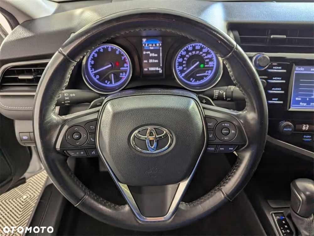 Toyota Camry - 18