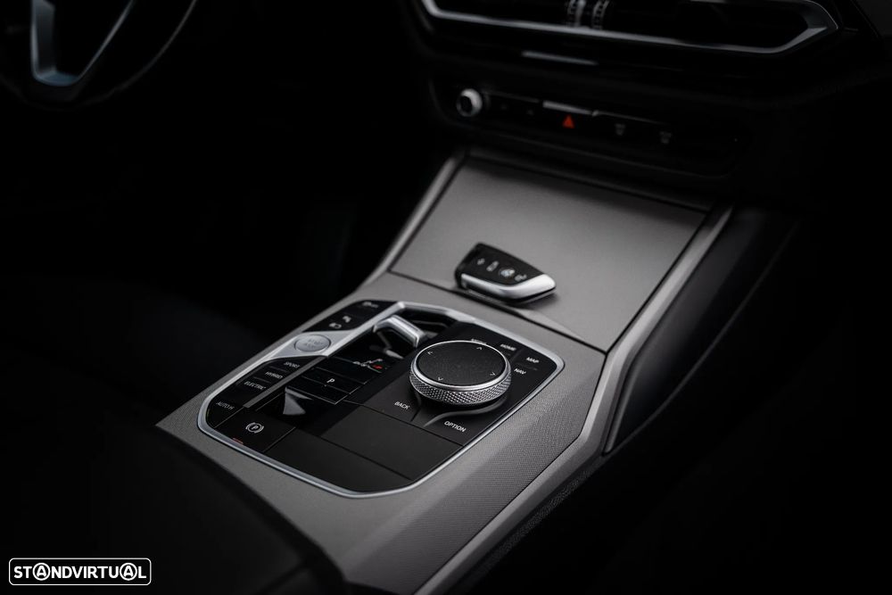 BMW 320 e Touring Auto - 13