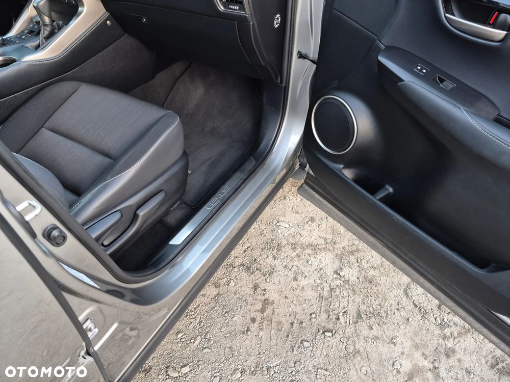 Lexus NX 300h Elite AWD - 25