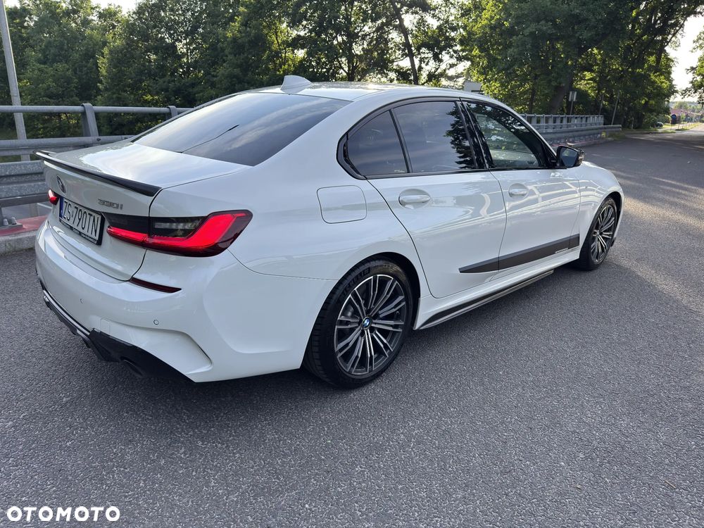BMW Seria 3 330i - 10