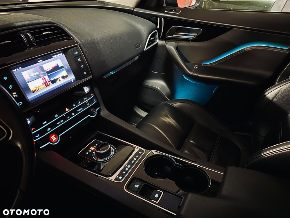 Jaguar F-Pace 2.0 i4D AWD Prestige - 40