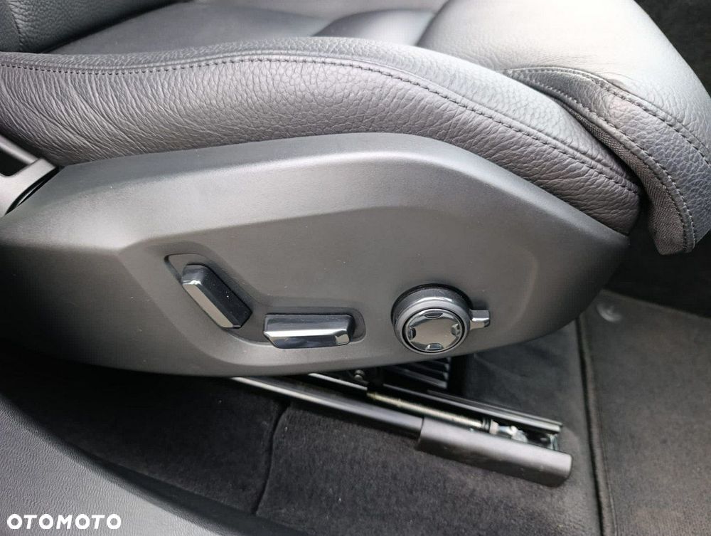 Volvo XC 60 B4 D AWD Plus Bright - 22