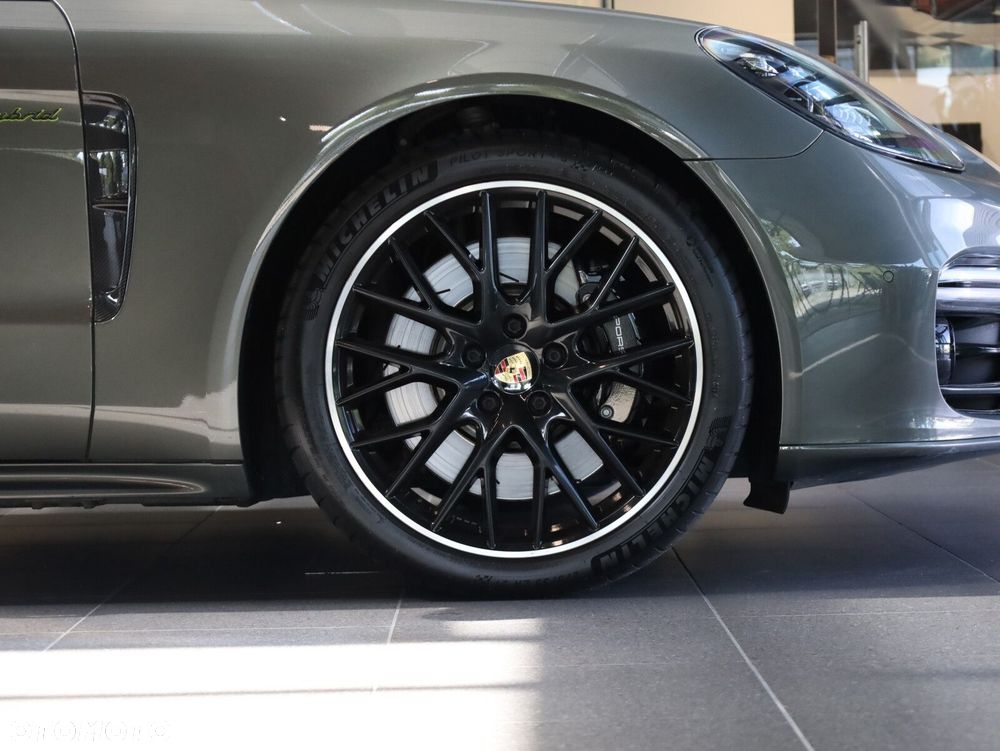 Porsche Panamera - 33
