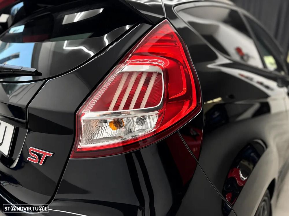 Ford Fiesta 1.6 EcoBoost ST - 31