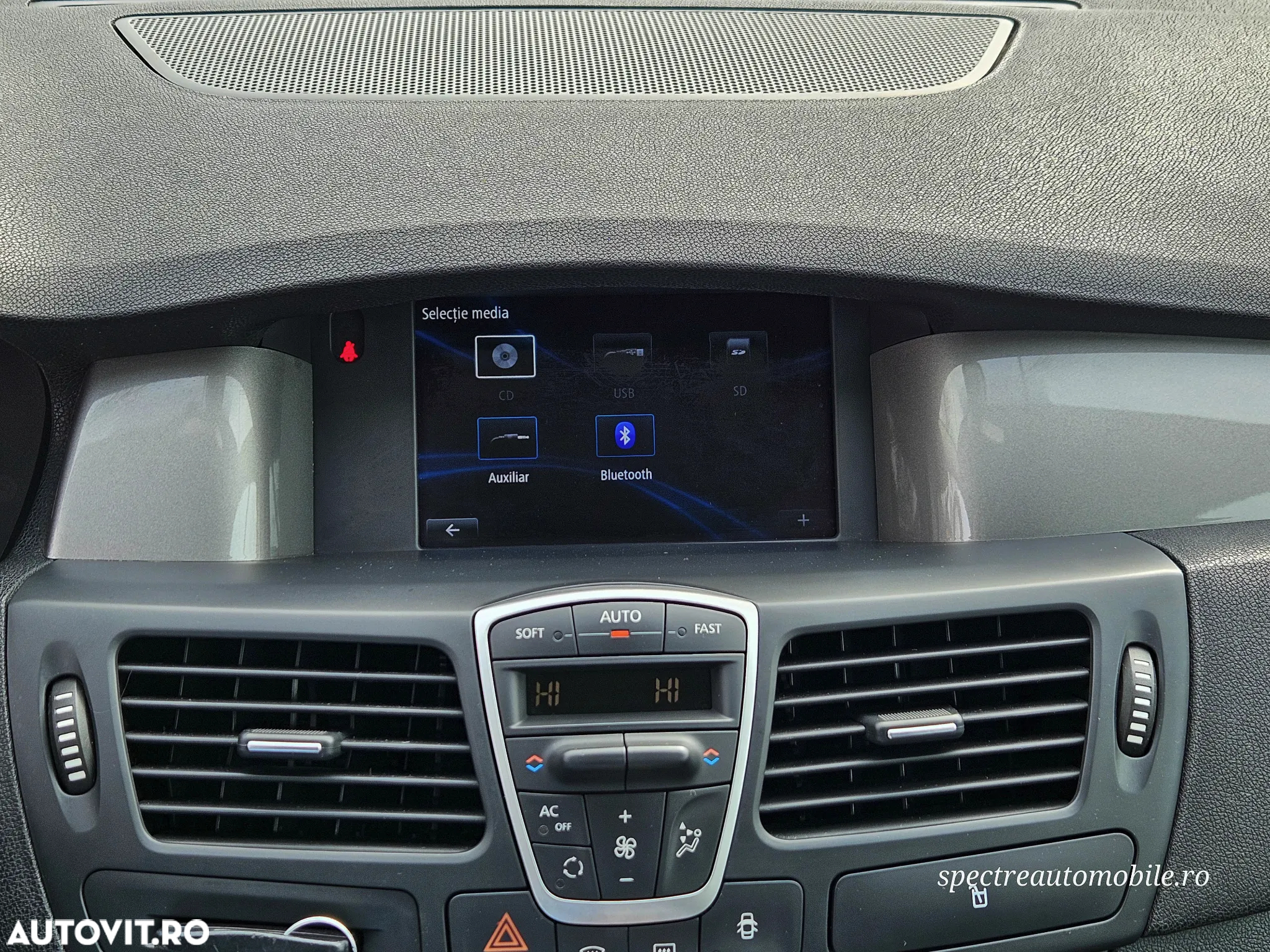 Renault Laguna dCi 110 FAP Limited - 26