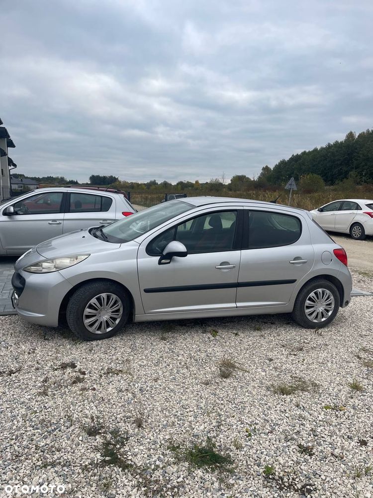 Peugeot 207 2008 photo 2
