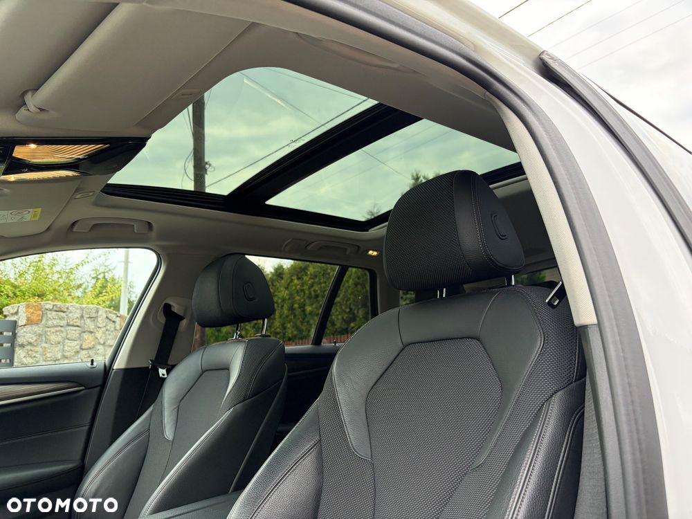BMW Seria 5 525d Sport-Aut Luxury Line - 28