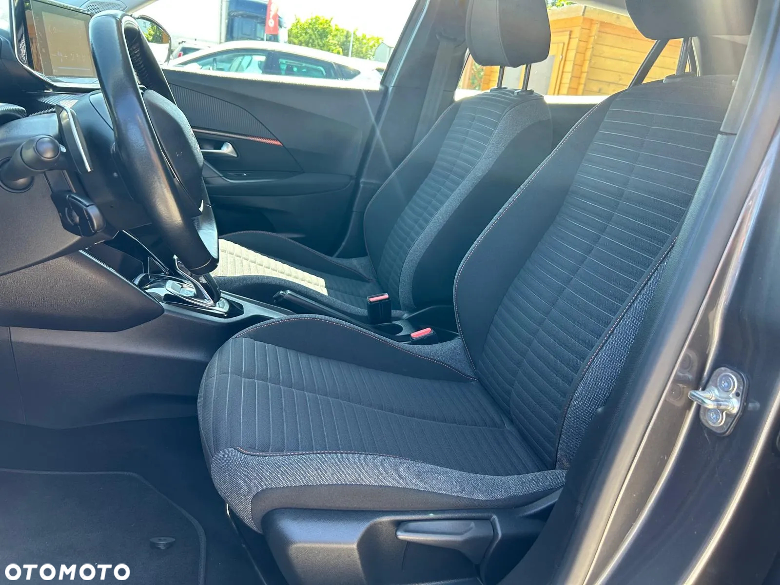 Peugeot 2008 PureTech 130 Stop&Start EAT6 Signature - 17