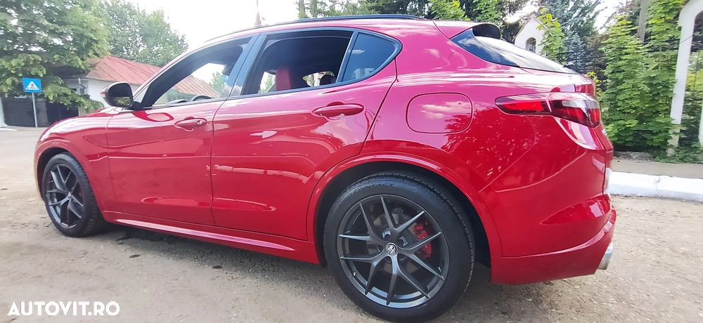 Alfa Romeo Stelvio 2.0 Turbo 16V AT8-Q4 Ti - 18