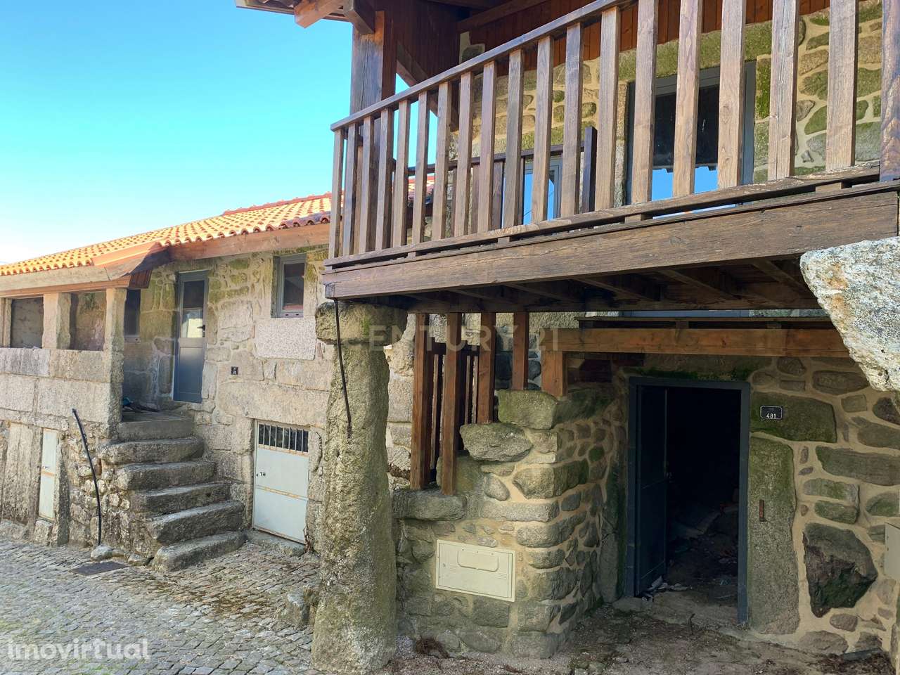 Duas Casas em pedra na zona Gerês em fase final de acabamentos - Grande imagem: 4/32