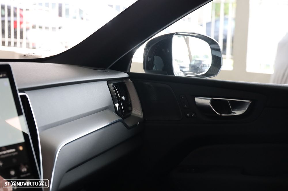 Volvo XC 60 2.0 T6 PHEV Black Edition AWD - 16