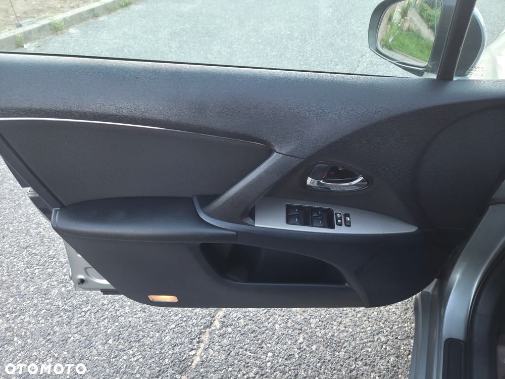 Toyota Avensis 1.8 Active - 9