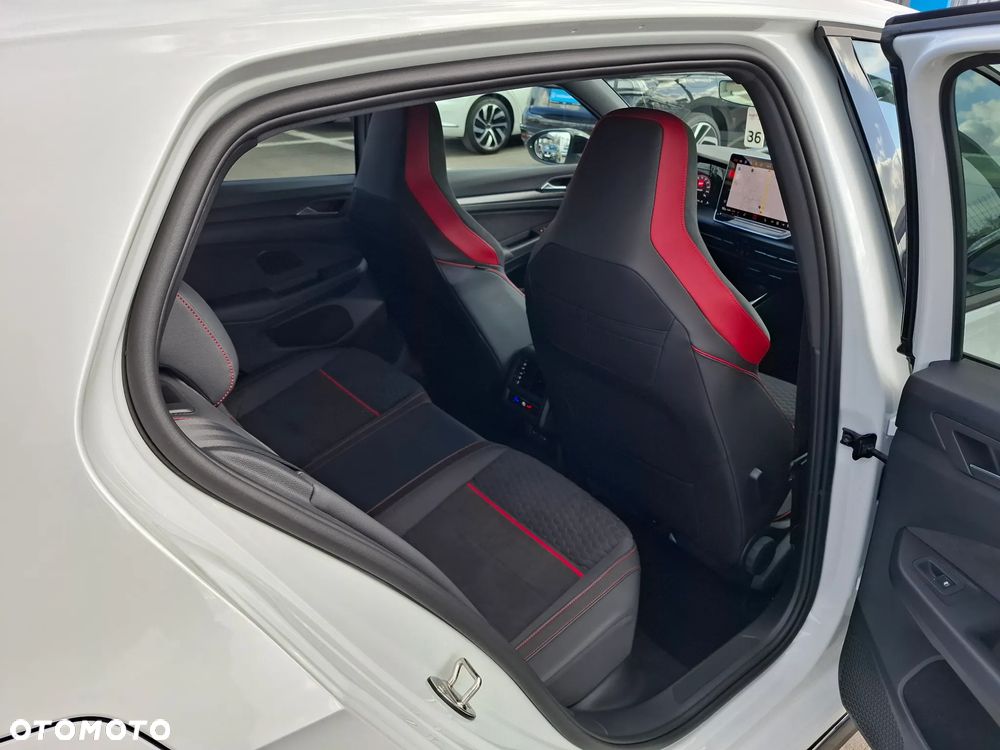 Volkswagen Golf - 8