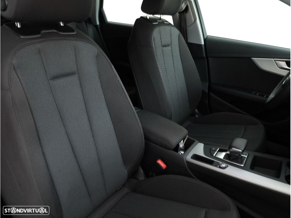 Audi A4 Avant 30 TDI Advanced S tronic - 16