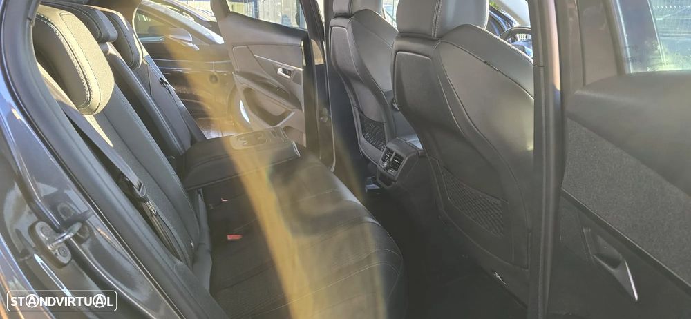 Peugeot 3008 Plug-In Hybrid 225 e-EAT8 Allure Pack - 48