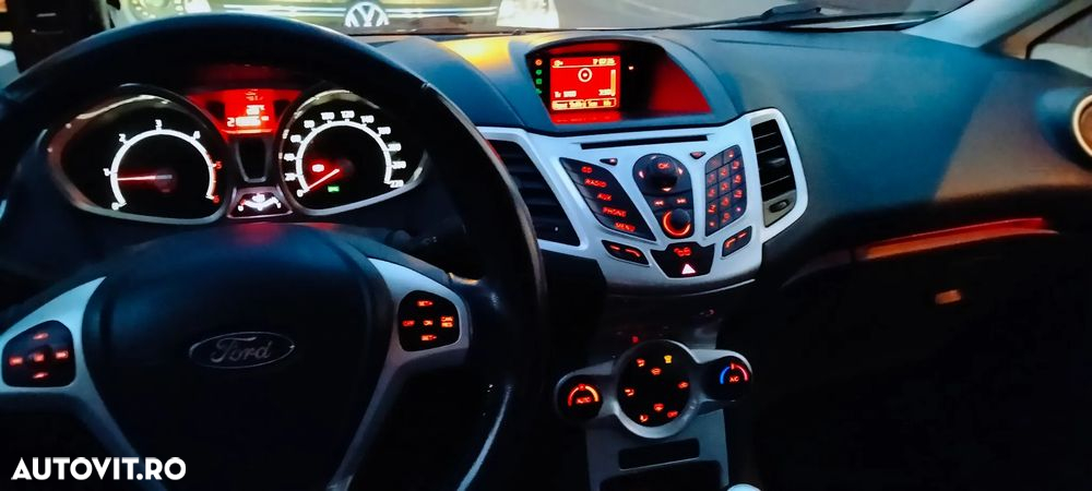 Ford Fiesta 1.6 TDCi DPF Titanium - 9