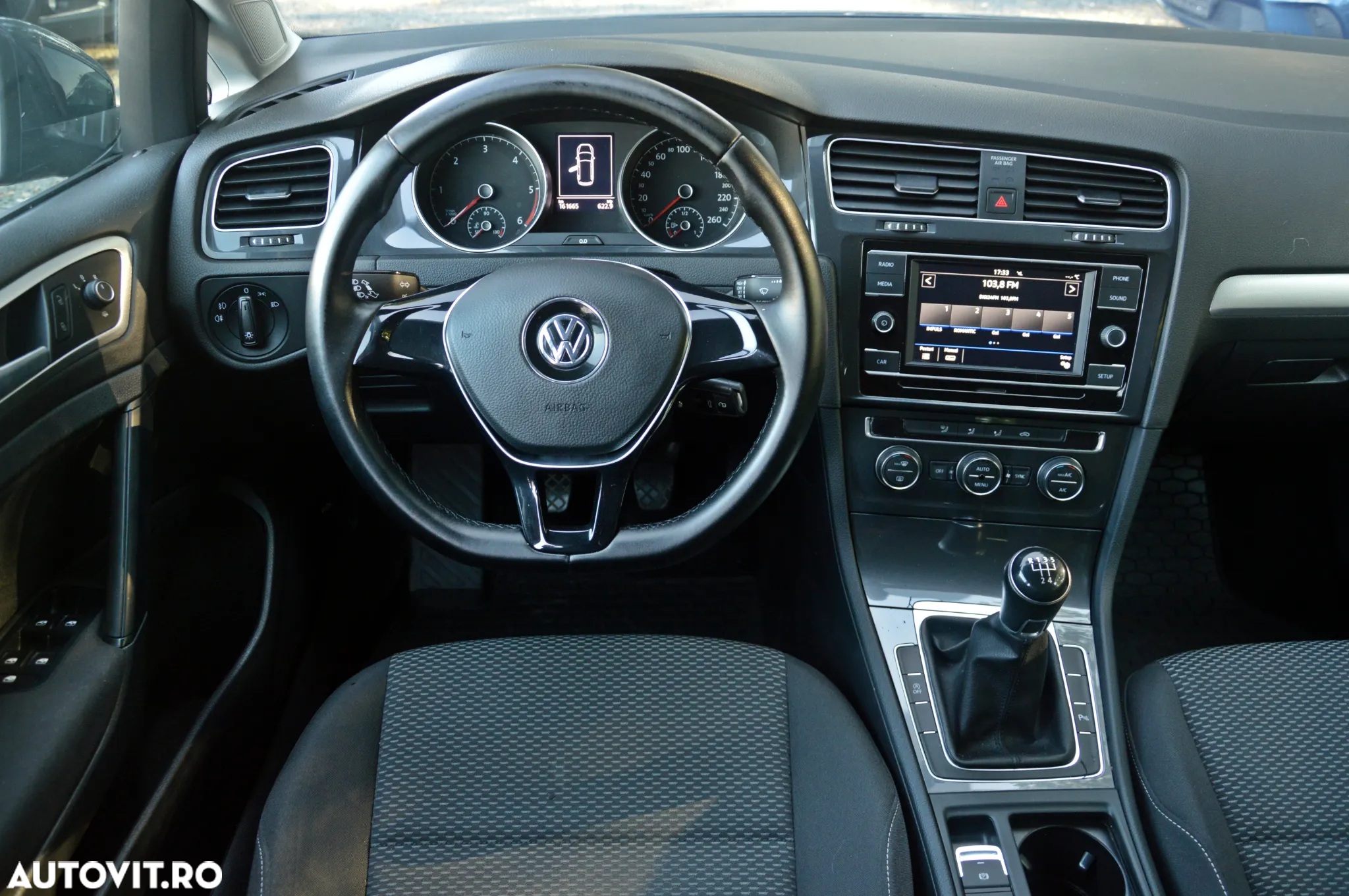 Volkswagen Golf 1.6 TDI Comfortline - 22