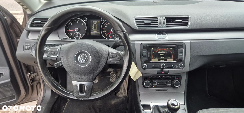 Volkswagen Passat - 25