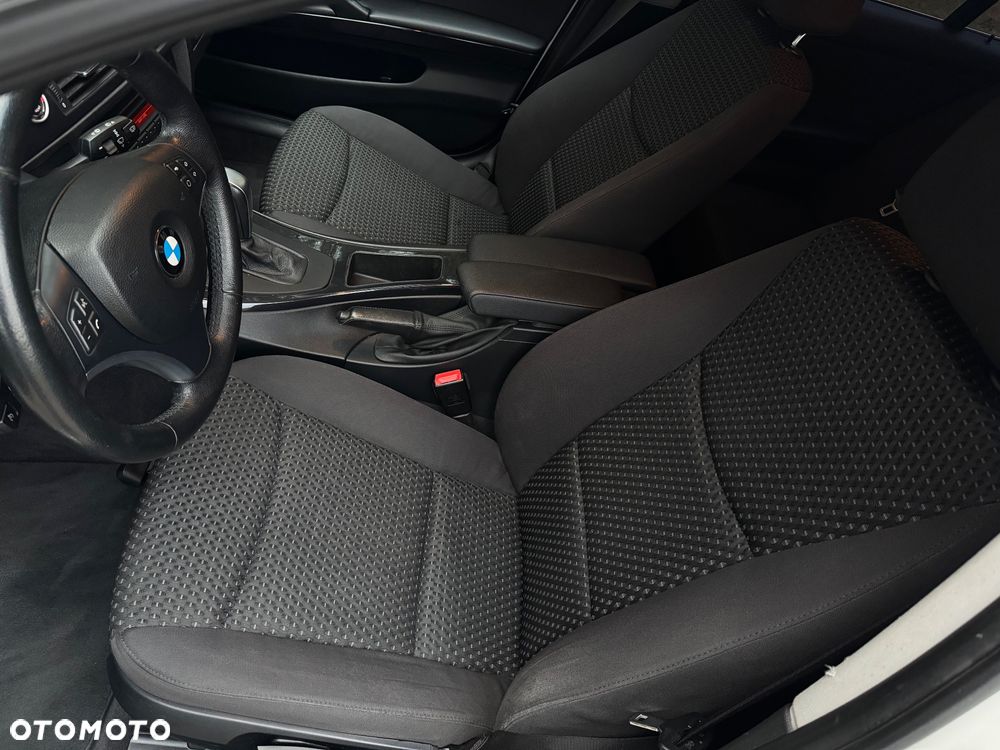 BMW Seria 3 318d DPF Touring Edition Sport - 28