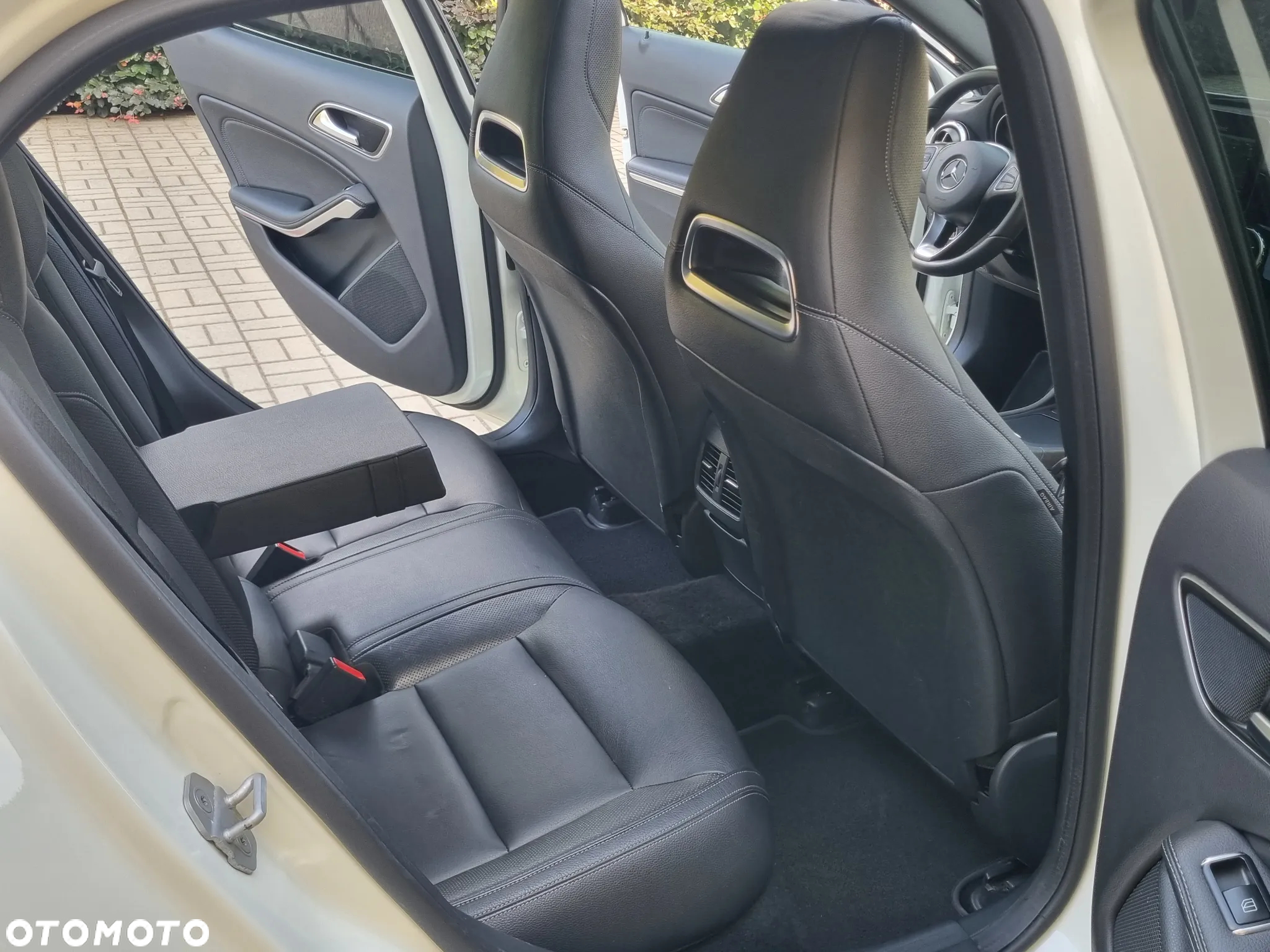 Mercedes-Benz GLA 250 7G-DCT Urban - 23
