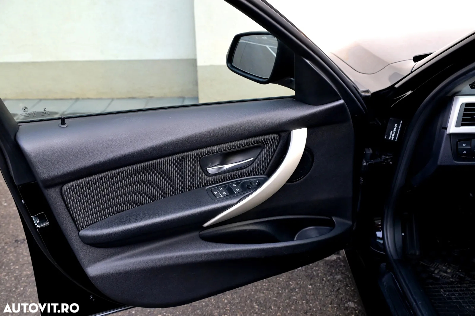 BMW Seria 3 320d Touring xDrive Aut. - 13