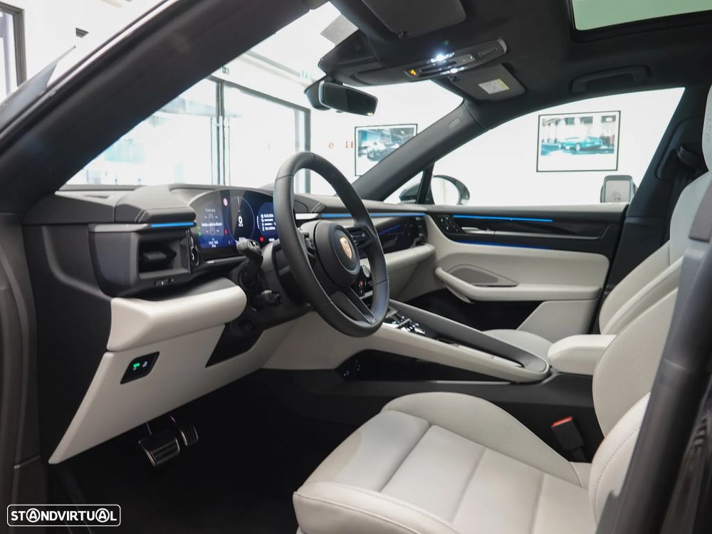 Porsche Macan Electric 4 - 17