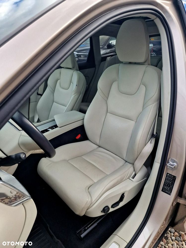 Volvo XC 60 T6 Plug-In Hybrid AWD Ultra Dark - 15